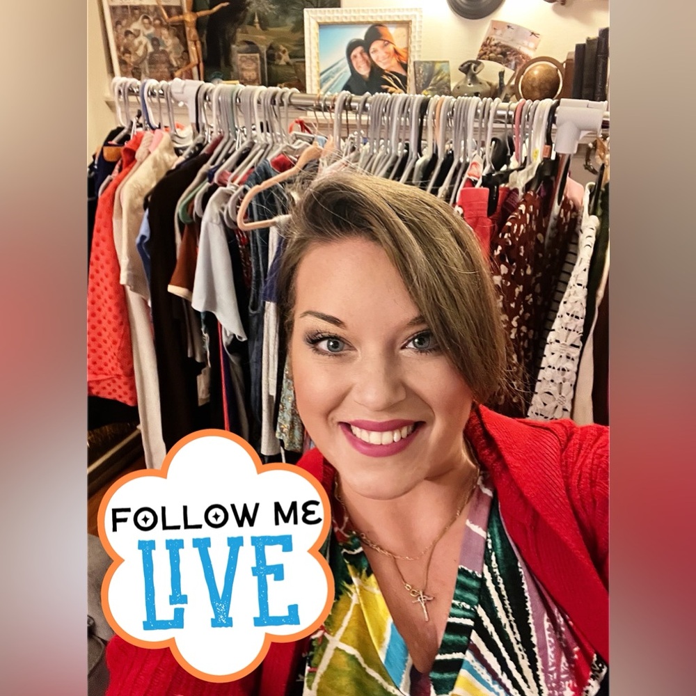 Follow Me for Posh Show LIVE Streaming! 💕 All OFFERS welcome!